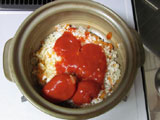 土鍋に投入されたトマト